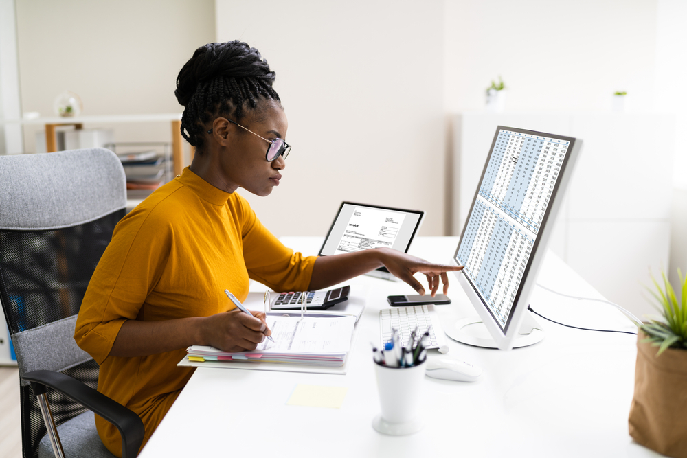 African,Professional,Chartered,Accountant,Woman,Doing,Tax